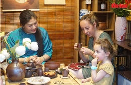 Lan toả văn hoá Thủ đô qua chén trà sen ngát hương