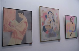 Khai mạc triển lãm ‘Vừa yêu vừa vẽ’: Khi cảm xúc được dệt bằng lụa