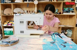 Giảng viên đại học biến rác thải thành sinh kế cho người yếu thế 