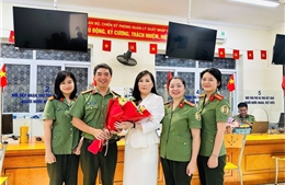 Người nước ngoài trải nghiệm chuyển đổi số tại Việt Nam