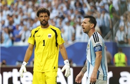 Messi nói gì khi được thủ môn Cape Verde xin đổi áo?