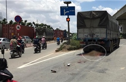 Người đàn ông tử vong tại chỗ khi bị xe tải kéo lê trên đường 