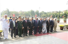 Lãnh đạo Đảng, Nhà nước viếng Chủ tịch Hồ Chí Minh và đặt vòng hoa tưởng niệm các Anh hùng, liệt sĩ