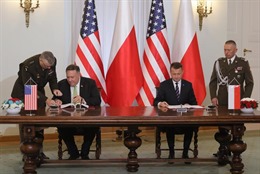 Ngoại trưởng Mỹ gặp các nhà lãnh đạo Ba Lan và ký kết thỏa thuận hợp tác quân sự mới
