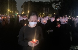 Người dân TP Hồ Chí Minh bắt đầu tưởng niệm nạn nhân mất vì COVID-19