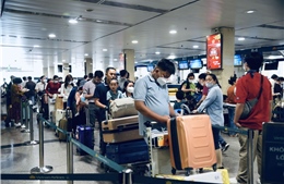 Sân bay Tân Sơn Nhất đón lượng khách cao kỷ lục trong ngày mùng 4 Tết