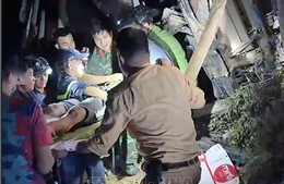 Giải cứu tài xế bị mắc kẹt trong cabin bị biến dạng khi xe lao xuống vực sâu