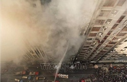 Hỏa hoạn lớn tại tòa nhà 22 tầng, nhiều người mắc kẹt