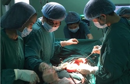  Phẫu thuật cắt quả lách nặng 3 kg, gấp 30 lần so với người bình thường