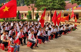 Học sinh vùng rốn lũ Hà Tĩnh, Quảng Bình hân hoan dự lễ khai giảng