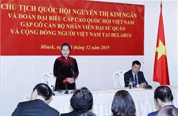 Chủ tịch Quốc hội gặp cán bộ Đại sứ quán và cộng đồng người Việt Nam tại Belarus
