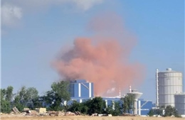 Xuất hiện khói bụi màu hồng bất thường tại Nhà máy Thép Hòa Phát Dung Quất