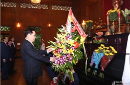 Phó Thủ tướng Vương Đình Huệ dâng hương tại Khu Di tích Kim Liên