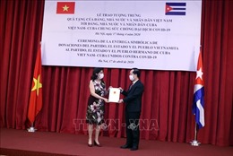 Trao thư của Tổng Bí thư, Chủ tịch nước Nguyễn Phú Trọng và quà tặng Cuba chống dịch COVID-19 