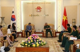 Thượng tướng Nguyễn Chí Vịnh tiếp Giám đốc Cơ quan Hợp tác quốc tế Hàn Quốc tại Việt Nam