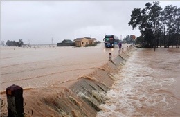 Nhiều nơi ở Quảng Trị bị chia cắt do mưa lũ, dự kiến di dời hàng chục nghìn hộ dân