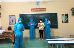 Hải Dương: &#39;Lì xì nhân ái&#39; đến với các em nhỏ trong khu cách ly tập trung