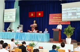 Chủ tịch nước Nguyễn Xuân Phúc tiếp xúc cử tri thành phố Hồ Chí Minh