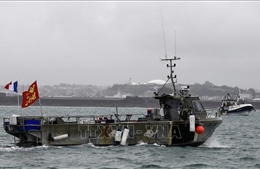 Anh, Pháp điều tàu hải quân và tuần duyên tới vùng biển gần đảo Jersey 