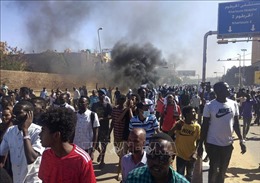 Quân đội Sudan ngăn chặn hàng nghìn người biểu tình tiến tới Phủ Tổng thống