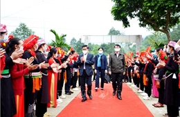 Đồng chí Trần Cẩm Tú dự Ngày hội Đại đoàn kết toàn dân tộc tại Lào Cai