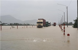 Mưa lớn gây ngập lụt, sạt lở nhiều nơi tại Bình Định
