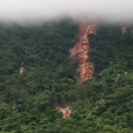 Tây Ninh: Mưa lớn gây sạt lở cục bộ tại Núi Bà Đen 