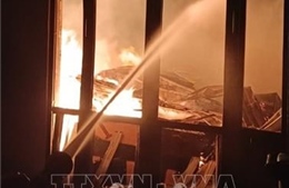 Dập tắt đám cháy xưởng gỗ trong Khu công nghiệp Nam Tân Uyên