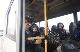 Nga, Ukraine thúc đẩy sơ tán dân thường qua các hành lang nhân đạo 
