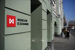 Sàn giao dịch lớn nhất Nga ngừng giao dịch đồng franc Thụy Sĩ