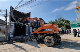 Vụ cháy nhà tại Ninh Thuận: Điều xe múc tới hiện trường