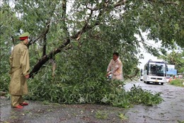 Huy động lực lượng giúp nhân dân khắc phục hậu quả của bão Noru