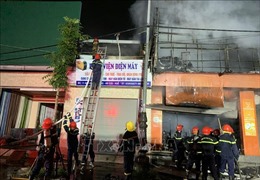 Hỏa hoạn thiêu rụi cửa hàng bán đồ điện tại Thừa Thiên - Huế