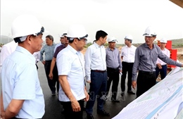 Bộ trưởng Bộ Giao thông vận tải kiểm tra thi công tuyến cao tốc qua Bình Thuận