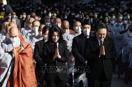 Vụ giẫm đạp ở Seoul: Tổng thống Hàn Quốc và phu nhân dự lễ tưởng niệm các nạn nhân 