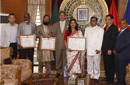 Khen thưởng 3 cá nhân đóng góp tích cực cho quan hệ Việt Nam - Bangladesh