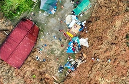 Khoảng 100 người có thể bị mắc kẹt trong trận lở đất ở Malaysia
