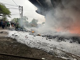 Dập tắt đám cháy bãi phế liệu tại Đông Anh, Hà Nội