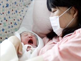 Giới trẻ Nhật Bản ngại sinh con vì lý do kinh tế