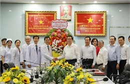 Trưởng Ban Tuyên giáo Trung ương thăm, chúc mừng các đơn vị y tế tại TP Hồ Chí Minh