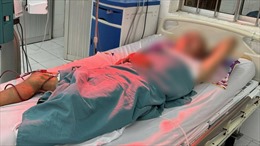 Cà Mau: Một người tử vong, 5 người nhập viện nghi do ngộ độc rượu
