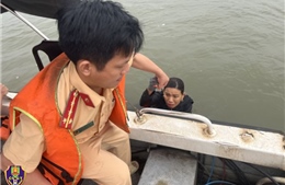 Cảnh sát đường thủy Vĩnh Phúc cứu một phụ nữ bị ngã xuống sông Hồng