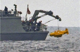 Nhật Bản: Tìm thấy phần lớn xác chiếc trực thăng mất tích ngoài khơi Okinawa