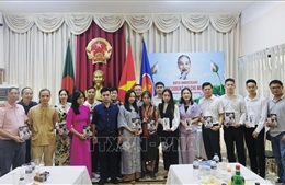 Cộng đồng người Việt tại Bangladesh kỷ niệm ngày sinh Chủ tịch Hồ Chí Minh