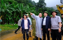 Phó Thủ tướng Trần Lưu Quang khảo sát hiện trường vụ sạt lở tại đèo Bảo Lộc