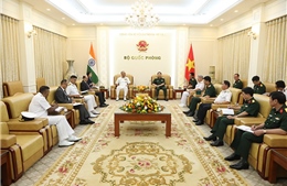  Thượng tướng Nguyễn Tân Cương tiếp Tư lệnh Hải quân Ấn Độ
