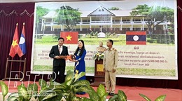 Thêm một trường học được Việt Nam bàn giao cho Lào