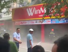 Hà Nội: Dập tắt đám cháy tại &#39;siêu thị mini&#39;