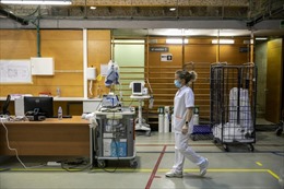 Tây Ban Nha tái áp đặt quy định đeo khẩu trang tại bệnh viện