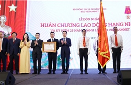 Báo VietNamNet đón nhận Huân chương Lao động hạng Nhất
